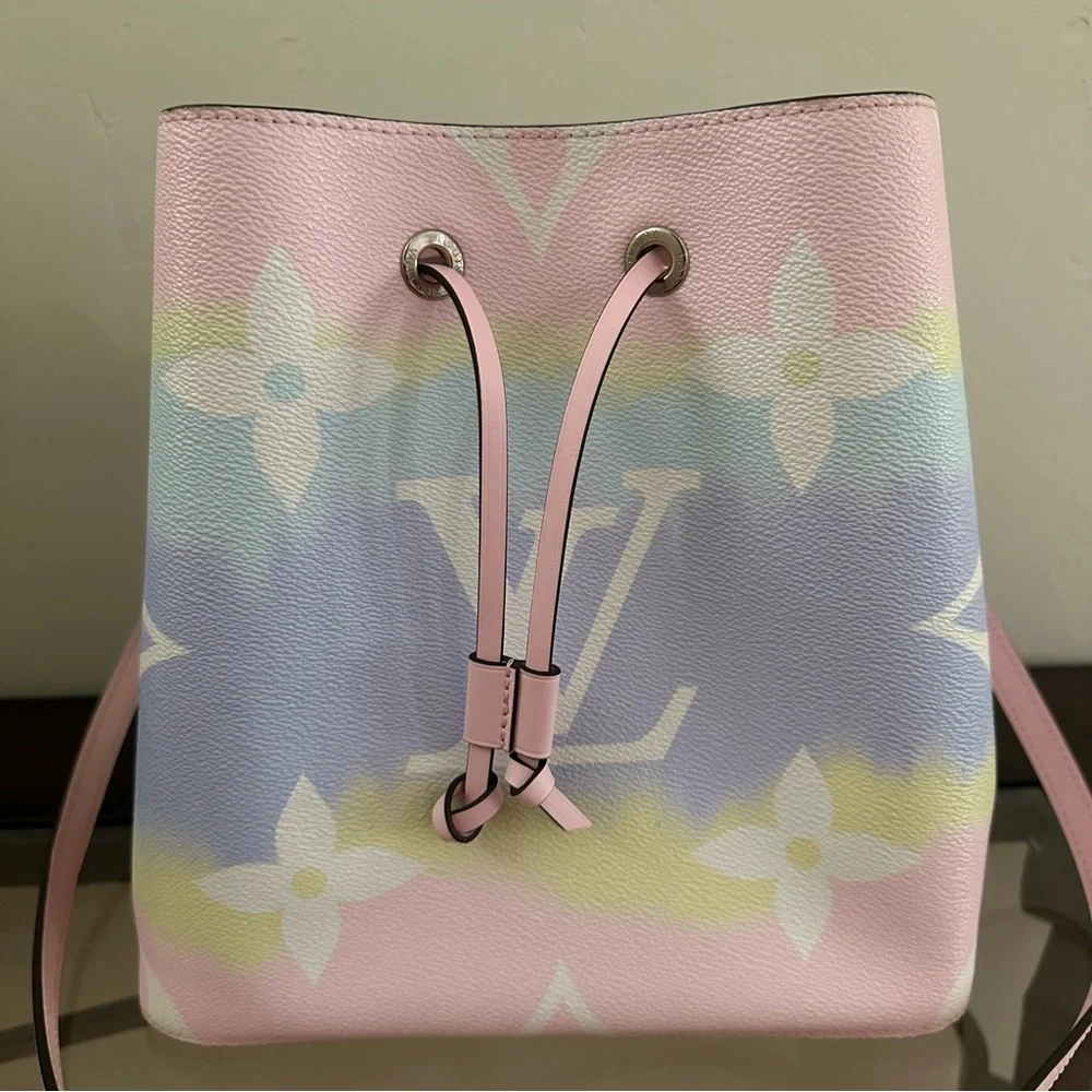 Louis Vuitton | Monogram Escale Neonoe MM Limited Edition Bucket Bag in Pastel - Picture 2 of 13